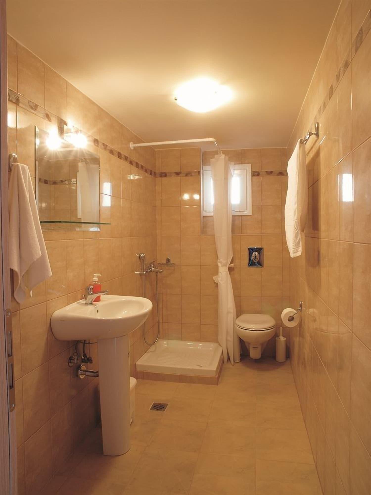 Niriides Beach Hotel 罗希姆诺 外观 照片