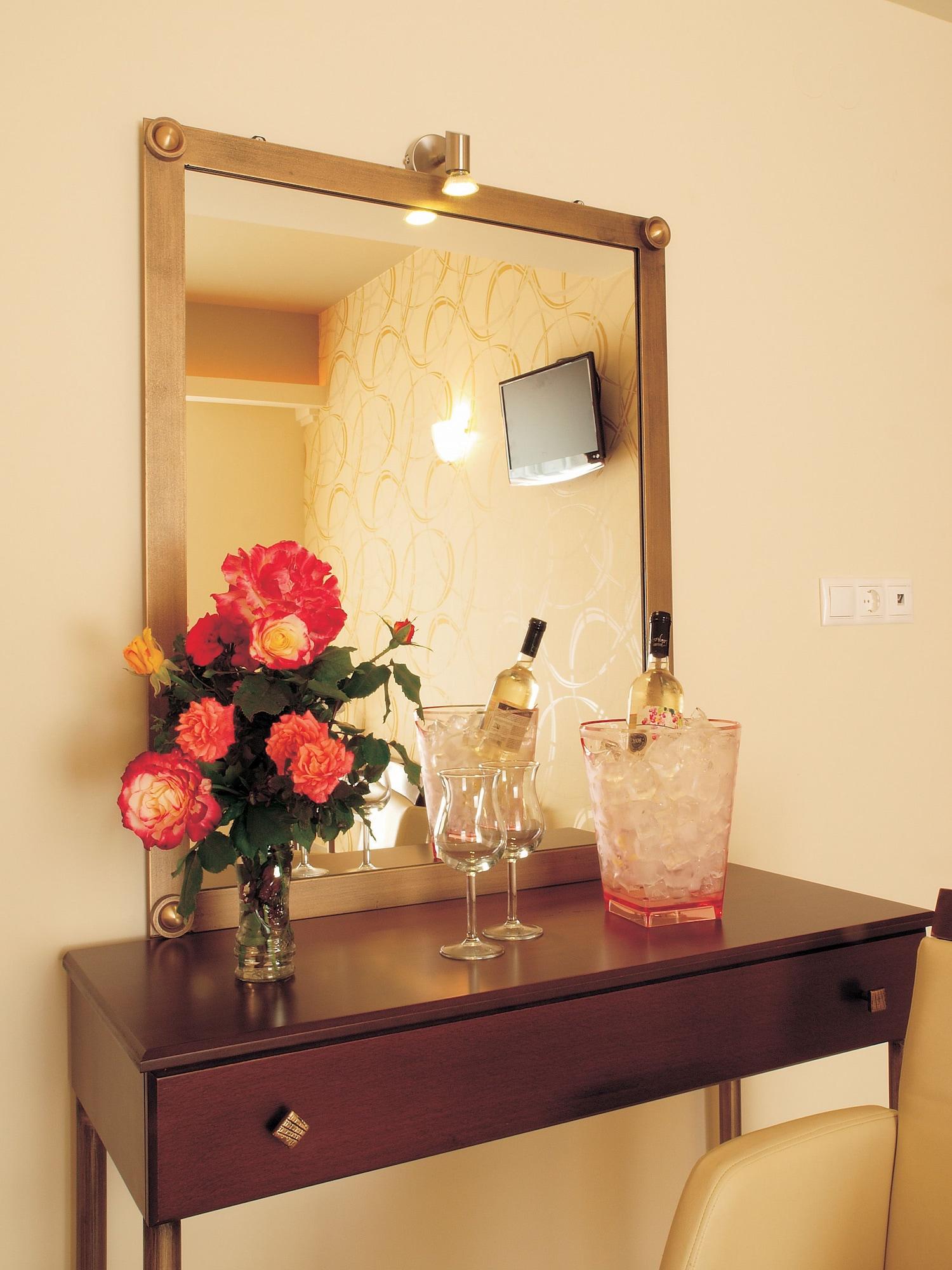 Niriides Beach Hotel 罗希姆诺 外观 照片