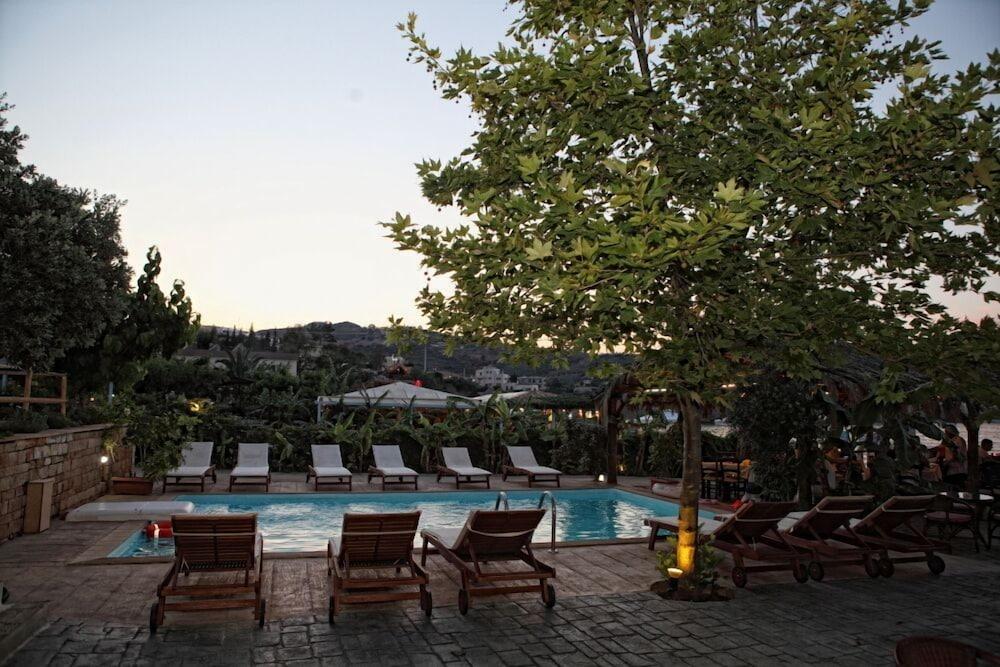 Niriides Beach Hotel 罗希姆诺 设施 照片