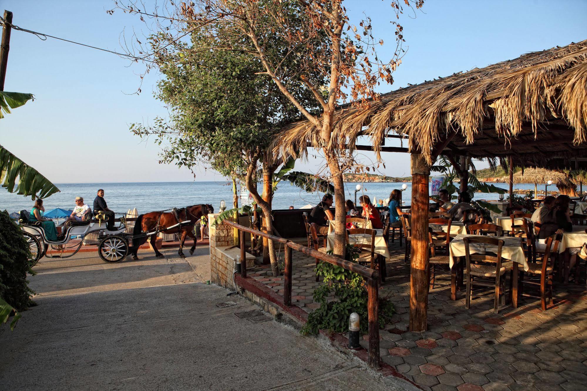 Niriides Beach Hotel 罗希姆诺 餐厅 照片